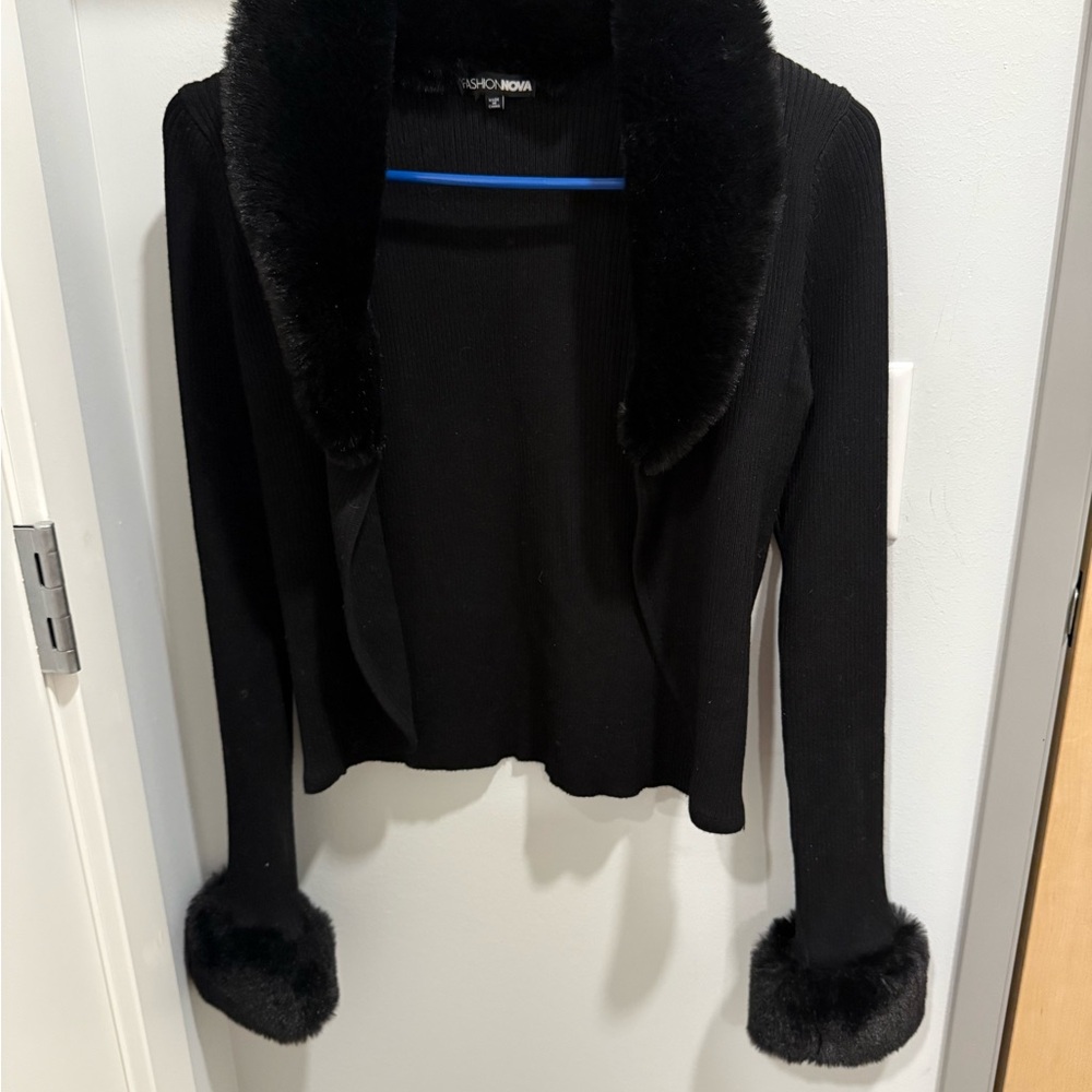 Fashion Nova Black Blazer with Luxurious Fur Accents Size L